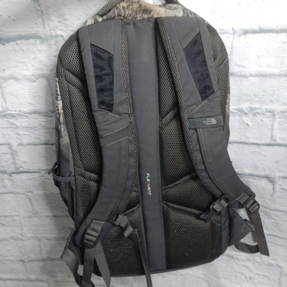 The North Face Vault Backpack Grey Green Tree Camo FlexVent Daypack s9